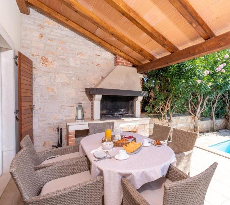 Villa Mia Lea Tar-Vabriga ภายนอก รูปภาพ