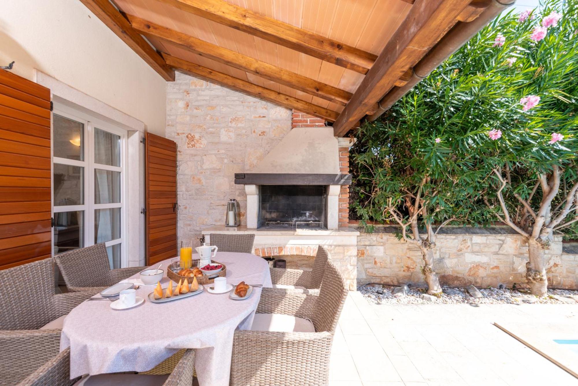 Villa Mia Lea Tar-Vabriga ภายนอก รูปภาพ